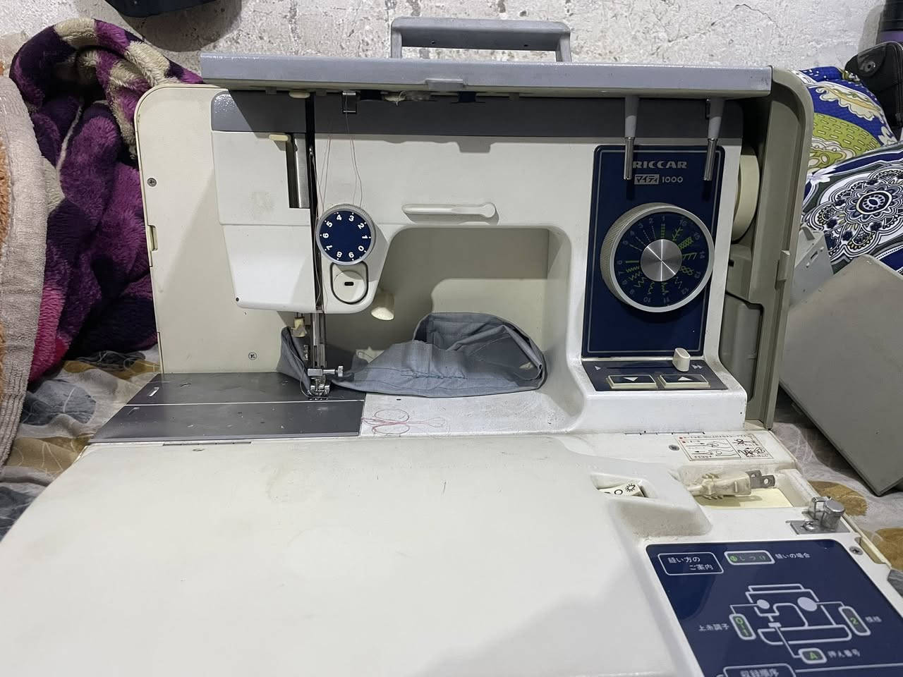 مكينة للبيع موضحة بصورة ممستعملة هواي بيه دشلي مكسور ماعرف مال شنو بس شغالة تخيط خلي سعر واخذه مكاني بغداد ماكو توصيل


**إذا كنت صاحب هذا الإعلان وتريد حذفه لأي سبب، رجاءا أرسل رسالة إلى الدعم الفني**