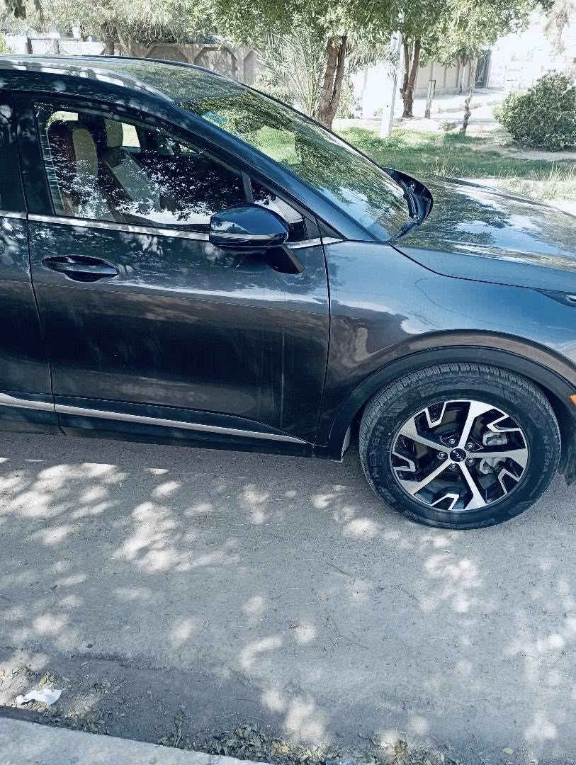 🔴للبيع السريع وجوة خواتها بالسوك ب10 اوراق بيش خواتهن اني ابيع جواهن صارلي ضرف والحمدُ لله 🔴 

للبيع كيا سبورتج موديل 2023 هااايبرد فئة الEX وفوول عدا البانوراما  

الدشبول بلازما الكتروني وكولة لمس ويدعم آبل كار بلي وجميع البرامج وبيها GPS مع شاشة داخلية خاصة بعرض العطلات 
بصمة تشغيل وبصمة ابواب وتشغيل عن بعد 

كشنات جلد  بلااادي شركة اصلي ((مو عمل))
والكشنات تتحرك كهرباء وبيها تدفئة وتبريد بالكشنات والاستيرن هيتر ((يحمة الاستيرن)) 

 رادارات امامية وجانبية وخلفية وخمس كامرات محيطة بالسيارة (تصورلك السيارة من جميع الاتجاهات)
 وبيها شاحن موبايل واير ليس ((لاسلكي))..
لايت بطن اسود خمس عدسات زنون بلادي عالي وناصي اضافاً الى لدات نهاري ليلي امامي وخلفي  

التحكمات الي بالاستيرن فول وكاملة كولشيء تكدر تتحكم بي بالاستيرن ..السايد بريك دكمة (بصمة )

گير ماوس وثلاث انظمة للقيادة.(ECO..COMFORT.SPORT) 
واضافاً الى ذلك بيها قيادة ذاتية..مانع مُنحدرات وخاصياً الترحيب عند الاقتراب من السيارة.. ونظام الاوتو هولد 

سستم الصوت ماركة راقية كلش دمام بل دشبول 

مراية داخلية عاكسة للضوء..تبريد قطعتين مُنفصل 
(( يعني كل جهة يتحكم الراكب براحتة يريد يشغل تبريد او تدفئة )) 
ويل كب عنكبوت مع تخم تاير نكسن كوري اصلي شركة ..
واشاير مري جانبية لد 

وبعد هواي مواصفات بالسيارة وبعدها كلها وضع شركة وبالعافيه على المشتري

حادثها  جاملغ خلفي ايسر وبعض الطخات البسيطة فقط 
بچم كبس شركة ولا مضروب شواصي لغود دواخل مكفولة من الزلغ وبدون ايرباك فقط مال البردة طاك

🟩والسعر اكتب تم او السعر وادزلكيا  خاص 🟩

🟥للأتصال والاستفسار اكثر 👈 *********** 🟥
