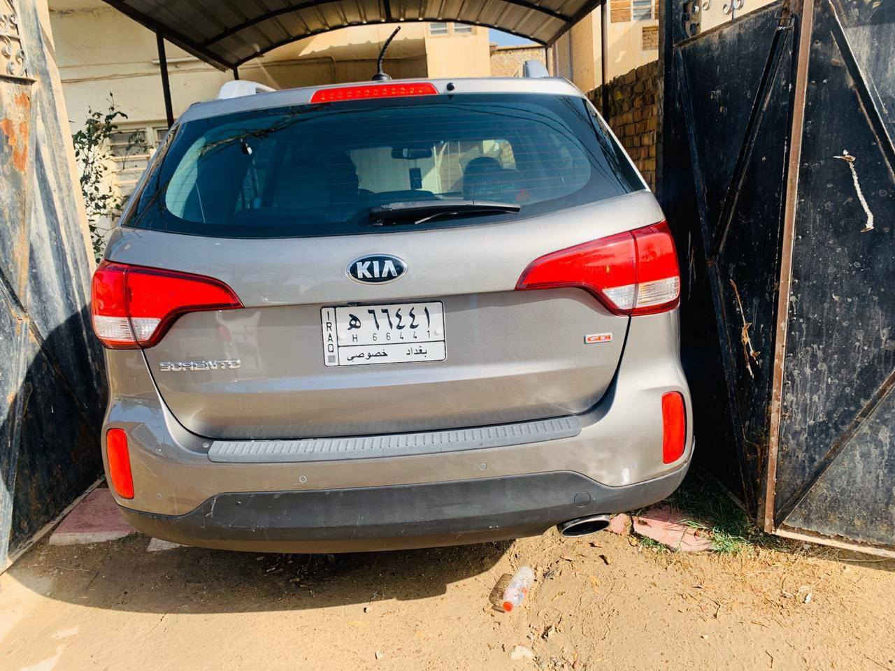 سورنتو 2015
وارد امريكي 
مكينه 2400
7راكب 
رقم شبه مميز 
مكفوله كفاله عامه 
سياره باسمي 
ماشيه 80ميل حقيقي
ضربتها اربع اصابع بين الباب والجاملغ عكس السايق
***********
