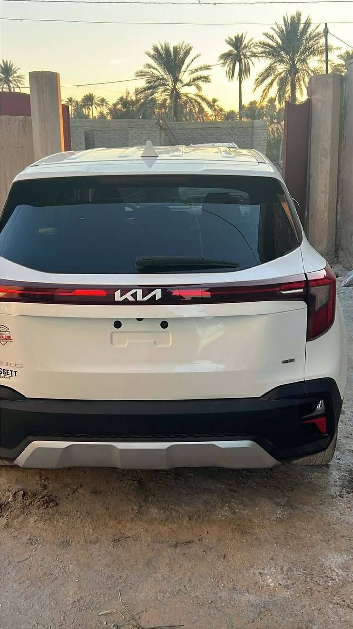 سلام وعليكم سيلتوس موديل 24حادثه موضع بصوره مدفوع كمرك وضريبه بس ترقم الشراي يتصل ***********
