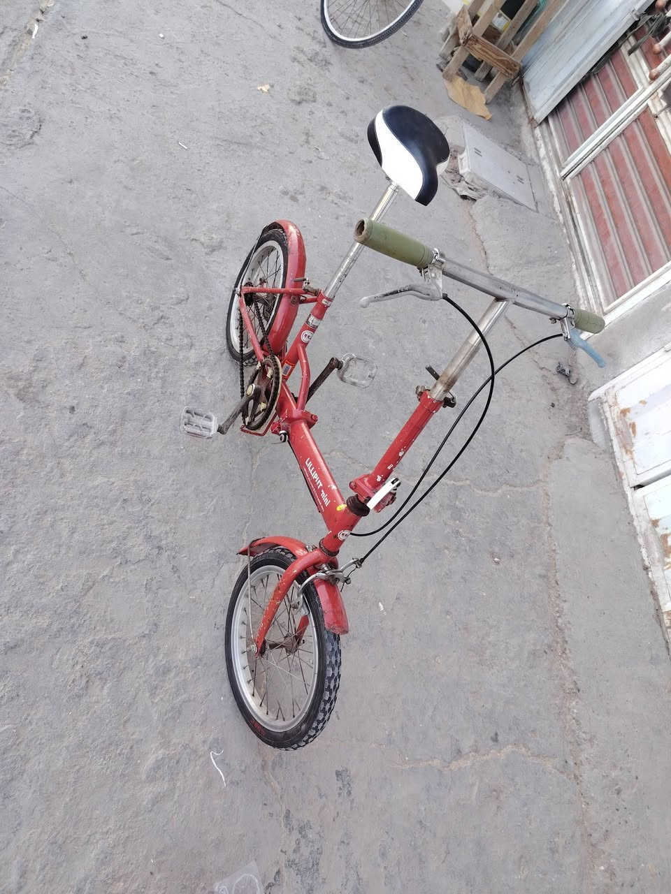 بايسكل  ياباني باله ينطبگ حجمه ١٦
نظيف ٨٠٪ استفسار ع الرقم ***********
السعر ٧٥
