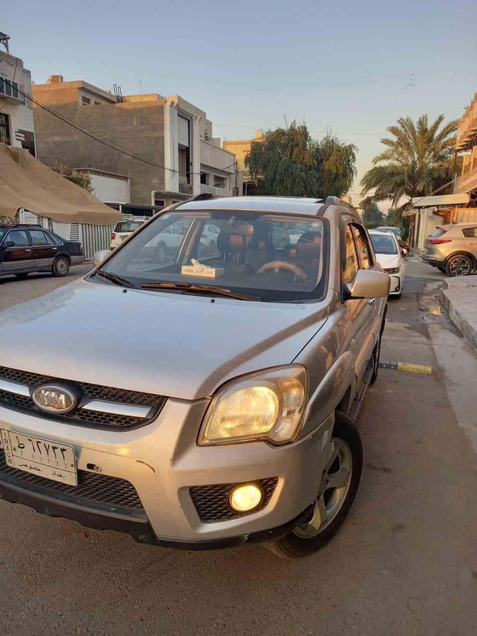 سبورتج موديل ٢٠١٠ فول مواصفات مكفولة من كلشي بدون قطرة صبغ رقم بغداد بأسمي مكانها بغداد 
فتحة سقف سلايد روف 
كشنات جلد 
كشنات كهرباء 
تدفئة بالكشنات 
مري شفط 
تحكم ستيرن
مكينة ٢٠٠٠ دوش 
رايدها ب ١٣٥ و بيها مجال 
*********** مكلف بالنشر
