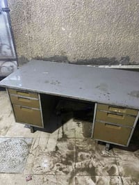 للبيع • أثاث مكتب