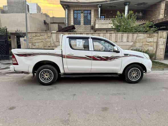 سلام عليكم 
بيكم فتون 2018 صيني 
بيها بارد بلنيد كد شبر وبارد بجاملغ باقي مكفول 
تبريد شغال تخم تاير صدر جديد 
كشنات جلد شاشه جبيره 
هزه جديده و رقم إنكليزي جديد 
سعرها 90بيها مجال بسيط 
*********** 
مكاني بغداد الدوره
