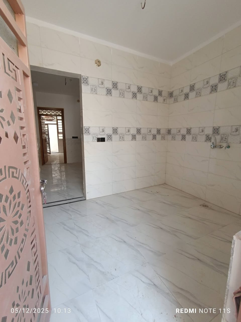 سلام عليكم  ارخص منطقه بكربلاء 
دور للبيع كربلاء مجمع الابداع السكني 
متوفر 50 متر طابق واحد وطابق ونص 
متوفر 71 متر طابق واحد وركن هم موجود 
متوفر 75 متر طابق واحد وطابق ونص 
متوفر 100متر طابق واحد وطابقين 
وكلهن جدد ما مسكونات تستلم مفتاح 
خدمات ماء/ مجاري/ كهرباء/ تبليط/كله متوفر 
طابو زراعي سند 25 قرار محكمة المكاتبه مباشره وايه صاحب الگاع للاستفسار خاص او اتصال 
***********/💯/***********
