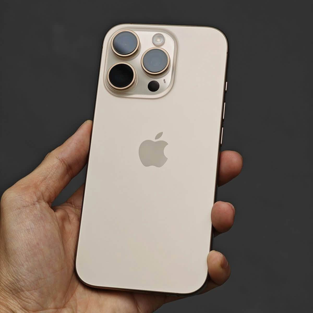 ايفون 16 برو ماكس مستعمل
بطارية 100‎%‎ ذاكرة 256GB ( دبل شريحة )
مشحون فقط 162 مرة كلشي ممبدل وياه كارتونه وشاحنة 
شراي راسلني او ***********
