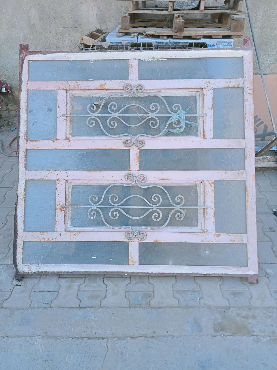 السلام عليكم
بيبان للبيع بسعر مناسب 
باب المنيوم عدد ثنين وباب محل دفتري وجام خانه وايضا توجد شبابيك للبيع 

للاستفسار الاتصال برقم 
***********
