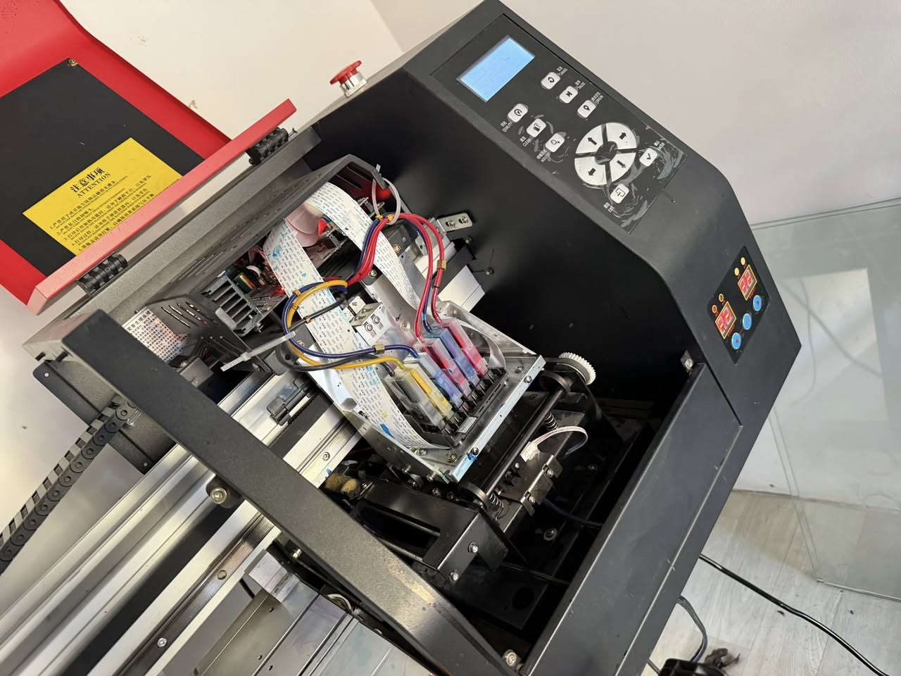 طابعة ايكو سولفنت فليكس للبيع
نوع الهيد ياباني استعمال قليل 
القياس 185cm 
للاستفسار *********** 
السعر ٢٠ ورقة فقط
