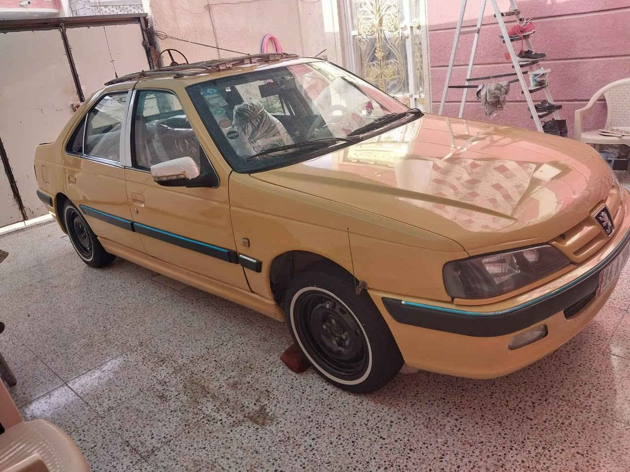 السلام عليكم بيجو باص موديل  13 مكينه وكير خير من الله رقم جديد بيها طخه بالجاملق الورا طخه قليله تجي وتشوف بعينك سياره كلش نضيفه مال بيت السعر 40 
العنوان ابو الخصيب محيله 
الرقم /***********
