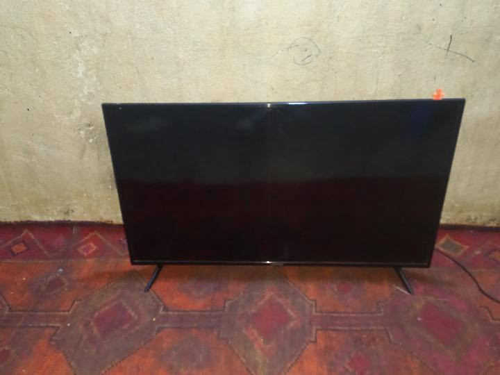 السلام عليكم
شاشة Smart 
Wi-Fi
يوتيوب
صوت محيطي
شاشة نظيفة ومابيها اي خلل فقط شخوط ممأثرة بالشاشة .
حجم 43 
السعر : 150 الف وبيها مجال
للاستفسار : *********** واتساب
جسر ديالى _تقاطع النهروان
