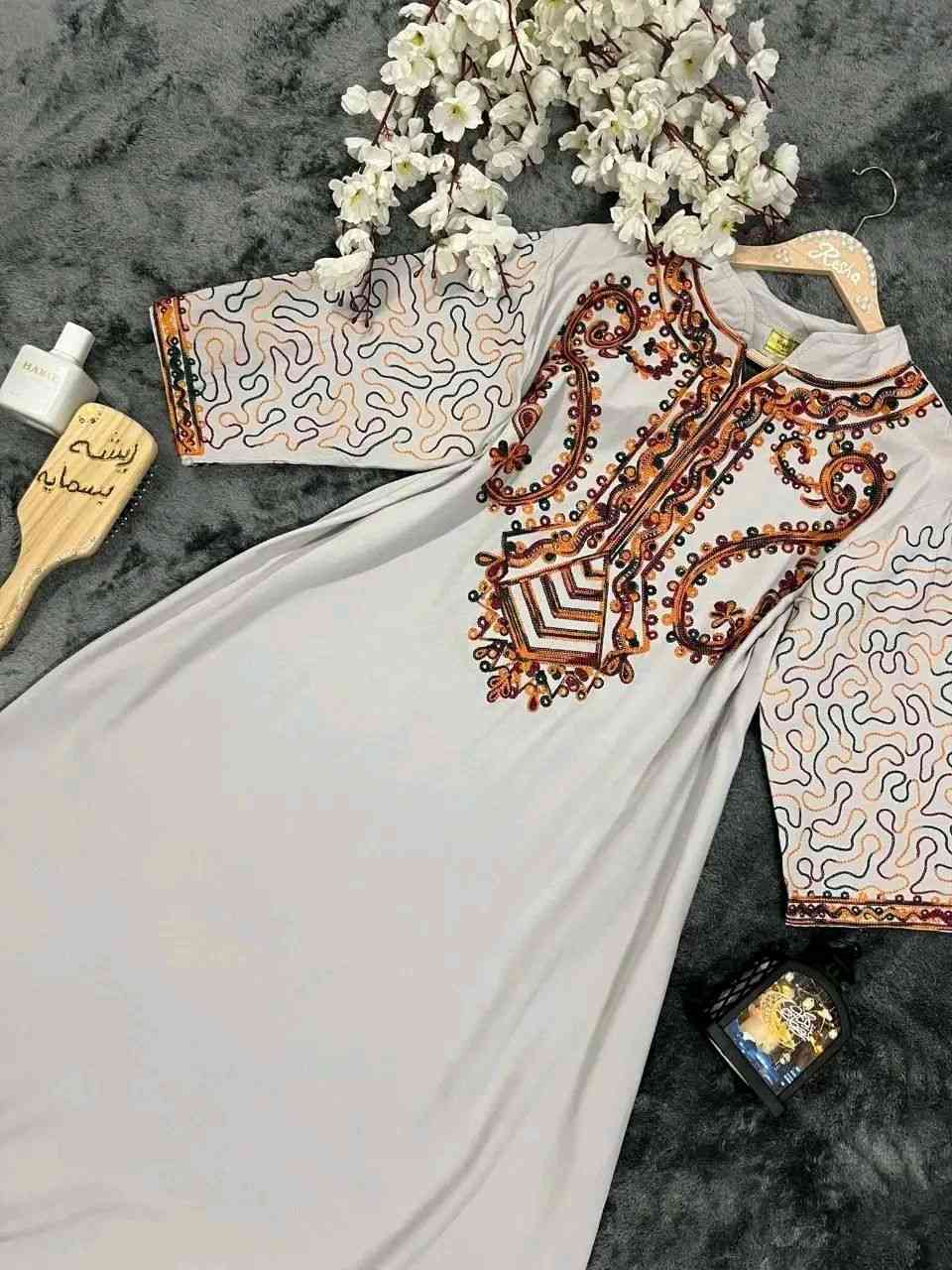 جديد ✨🤍 لصيف 2026

دشداشه نسائي دبل كلوش تطريز حراري  😍

الخامه كشمير ايطالي اصلي 💯

القياسات من 2XL الى 5Xl  

سعر القطعه مفرد ١٣ الف 
للحجز بلخاص وبلواتساب *********** 
متوفر توصيل جميع محافظات @للجميع
