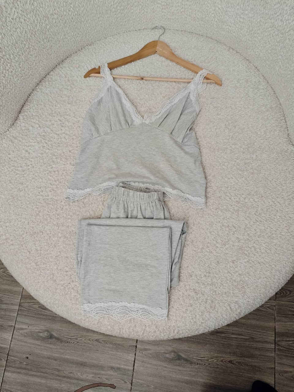 "للراحة والأناقة بنفس الوقت 🌿
تراك رقه الرصاصي الفاتح"
براند رقه


**إذا كنت صاحب هذا الإعلان وتريد حذفه لأي سبب، رجاءا أرسل رسالة إلى الدعم الفني**