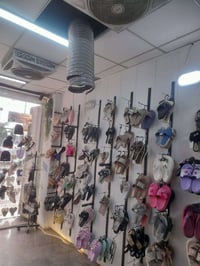 محل احذيه وسليبرات،، للبيع مع كامل محتوياته، لعدم التفرغ،،  العنوان،،،...