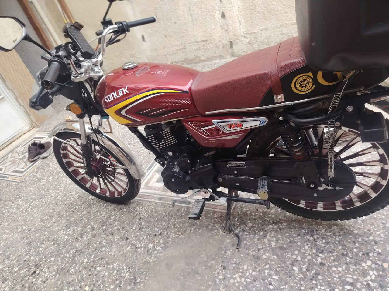 سلام عليكم، دراجة سونك مديل 25 نازله بنهاية شهر الثامن، دراجة حلوة ونضيفة، برغي ما مفتوح بيها، جيب وياك فيتر وتعال، السعر 800 وبيها مجال، مكاني: بغداد_الشعب، للاستفسار:***********
