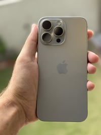 ايفون 15 برو ماكس شرق اوسط  ذاكرة 256 بطارية 90 السعر 1.050.000 مليون ...