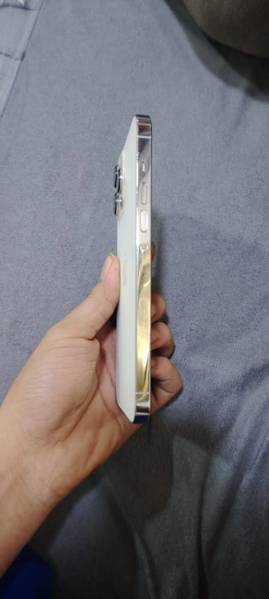 السلام عليكم آيفون 13برو ماكس بطاريه 84بلادي السعر خاص ***********
