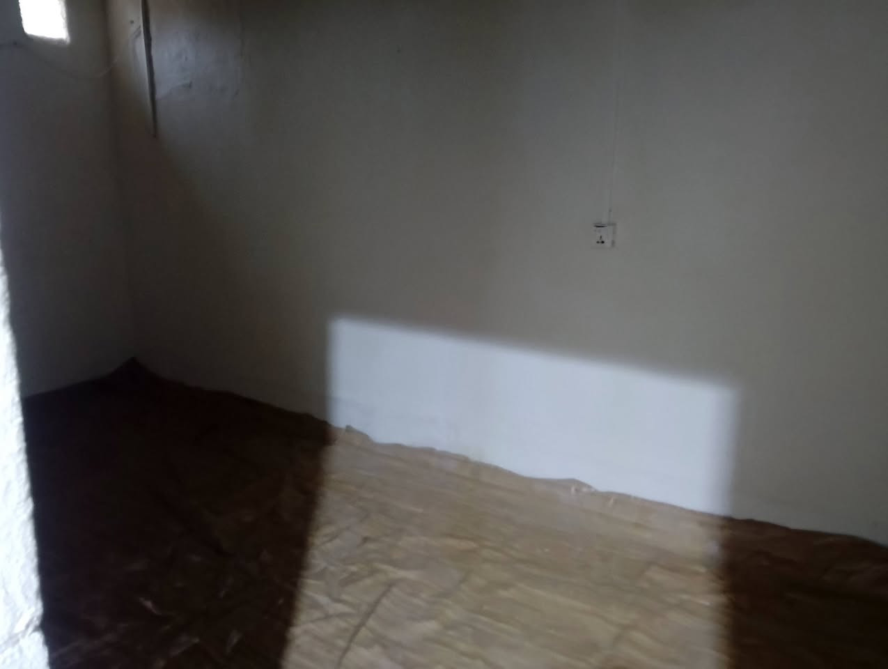 السلام عليكم بيت المساحه 100 متر على شارع حمدان يتكون من غرفين ومطبخ وصاله البيت جاهز للسكن السعر 36 مليون *********** ( ملاحضه لارض بلديه داخل بالتخطيط العمراني يعني ماعليه شئ)
