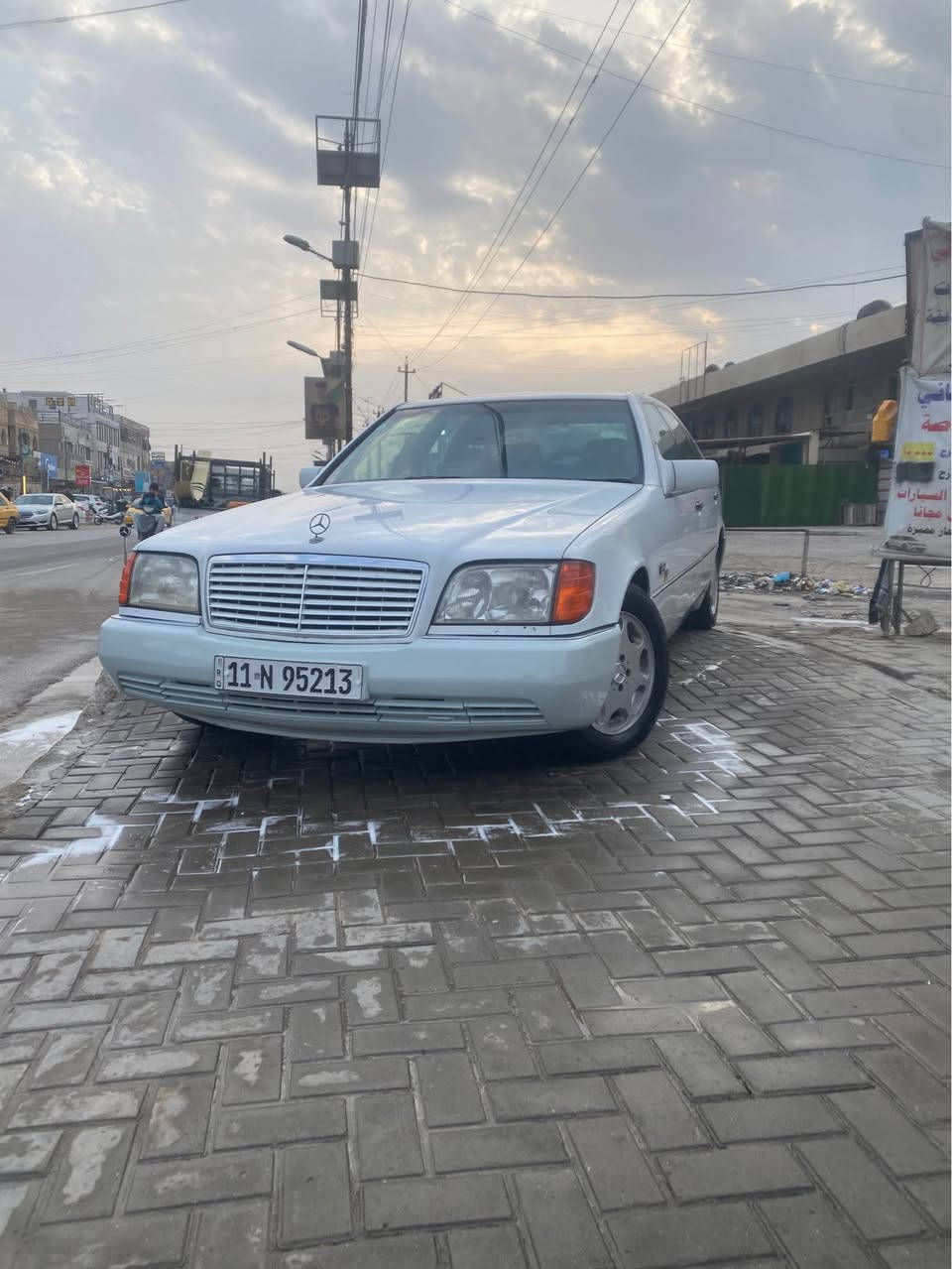 السلام عليكم شباب
عندي مارسدس شبح موديل 93
مكينة 6 تابوت 
فتحة داخل جديد شاشة تاب
مكينة وكير وحدادية نظيفات
السيارة جاهزة لا تنقيص ولا تبخير
تايرات جدد
منظومة زنون حلوات
السيارة بيها اماكن صبغ 
ب اسمي شرط التحويل
مكاني بغداد مواصلات الشرطة الخامسة
رقمي واتساب :
*********** بغداد, العراق
