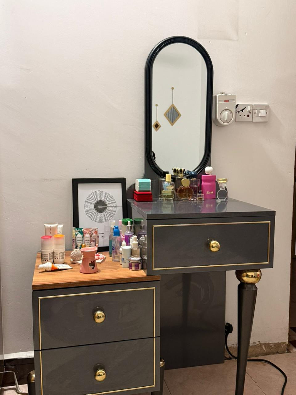 غرفة نوم نفر و نص
كامل للبيع
٥٥٠ السعر 
***********
