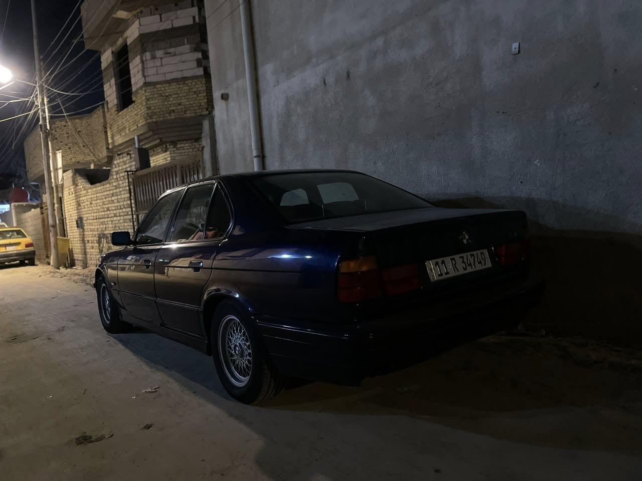 BMW525 للبيع لون نيلي داخل عسلي رقم بغداد انگليزي  رمكان بصرة قرب جسر المعارض رقم ***********
