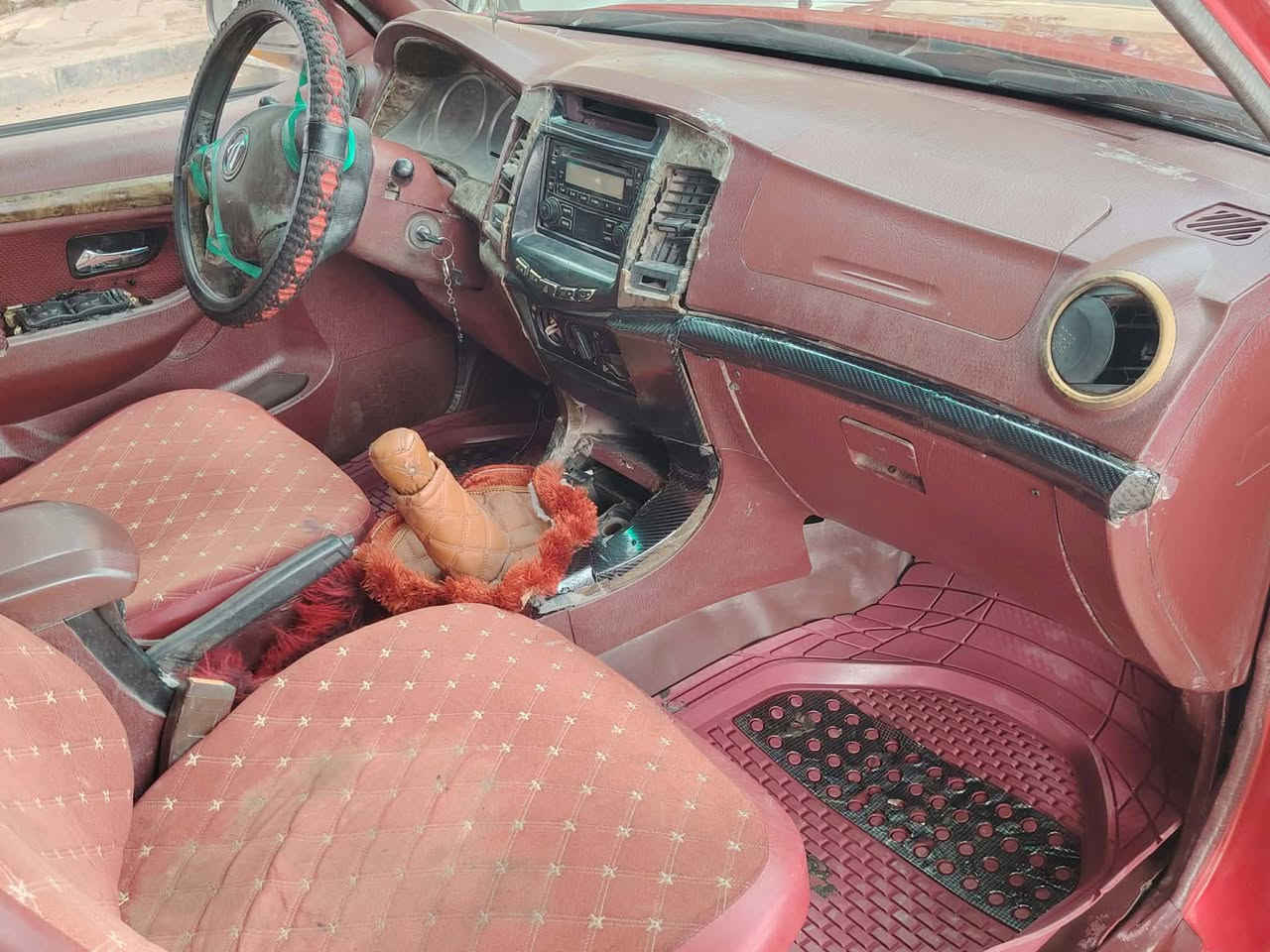 السلام عليكم بيكم فتون 2012مكفوله من الضربه و التبديل سياره حلوه مال جناي جاهزه برغي ماعايزه مكينه كير حداديه شرط رقمه قادسيه انكليزي سنويه مجدده 30مشروع وطني السعر 43وبيها مجال الاتصال *********** مكان نجف
