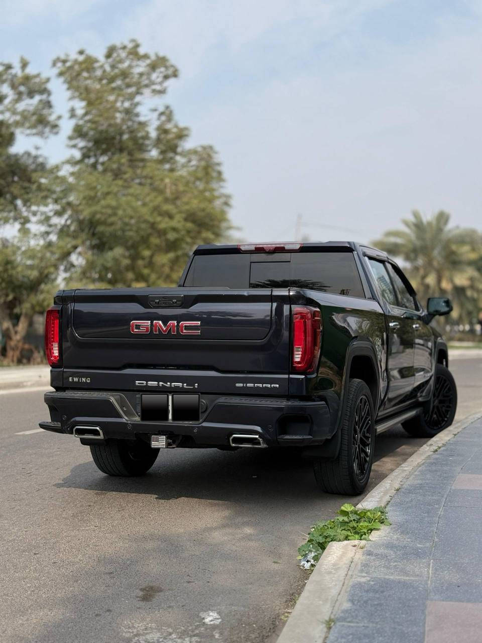 سنة سعيدة على الجميع 

للبيع GMC سيرا 2024

دينالي الشكل الجديد 

ماشيه14000 ميل 

باب طويل بدي قصير المرغوب

محرك6200 v8

4*4 فور ويل

سلايد روف فتحة

حساسات 360 درجة من كل الجهات 

رادار امامي خلفي و جانبي 360 درجه 

كامرات 360 و كامرة بالبدي و شاشه مراقبه بالمرايه الوسطيه نفس مال كدلاك

داخل جلد كشنات تدفئه وتبريد امامي وخلفي

كشنات هزاز تحذير

توقف ذاتي عند الرجوع  واتو ستوب و داتا شو بالدشبول 

مري شفط وترحيب و كامرات

باب خلفي 3 طكات 

جامه خلفيه 3 قطع كهربائيه

دوسات كهربائيه اصلي  

منضومه كزوز سبورت بلاديه من امريكا 

5 انظمه قياده 

كير 10 نمر

تشغيل عن بعد كير طرح و شاشات ديجيتال بالكامل 

انارة محيطيه ترحيبيه 360 درجة 

مغلفة بالكامل ppf 

 حادث فقط حريق بكابينة المحرك بدون ايرباك او حادث او صبغ فقط جاملغ السايق  كلها وضع الشركة بلاد

لمزيد من التفاصيل و للاستفسار عن السعر واتس اب او اتصال 
***********

