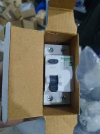 ورحمه الله وبركاته يوجد لدينا يرثكج ثنائي شنايدر فرنسي اصلي باكيت جديد...