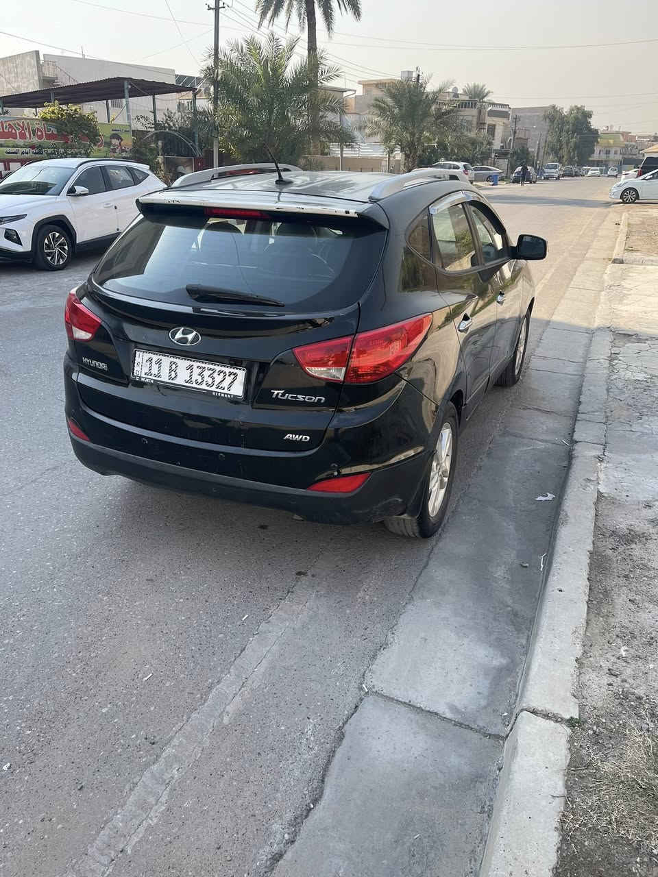 السلام عليكم
للبيع هونداي توسان 
موديل 2011
رقم بغداد دولي بسمي سنويه وهزه جديد 
وارد كندي 
حادث جاملغ امامي بدون دواخل بيها 3 قطع صبغ وبيها بلحافه مالت الباب صبغ 

محرك 2000 دوش 
محرك كير مكفولات 
فور ويل 
صدر تمام 
كشنات جلد ومخمل 
تدفئه كشنات 
تحكم استيرن جهتين 
كروز سرعه 
شاشه كامره 
ماشيه 150 كيلو 
السعر 118 وبي مجال 
مكان السيارة بغداد حي الجامعه 
***********
***********
