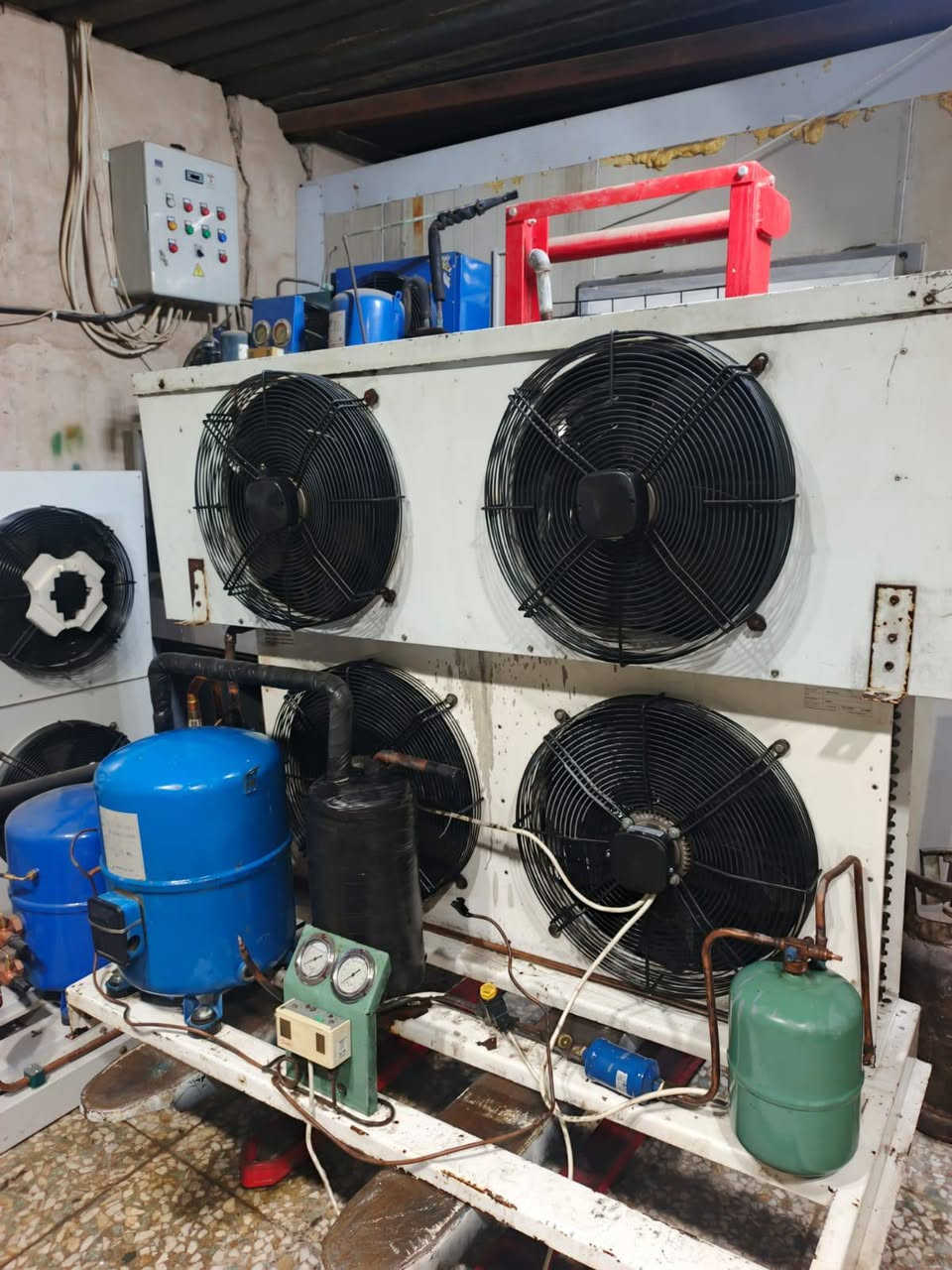 السلام عليكم جهاز تجميد وتبريد للبيع 8.5 طن MT100 
نظافة 90% مكاني بغداد للاستفسار الاتصال ***********
