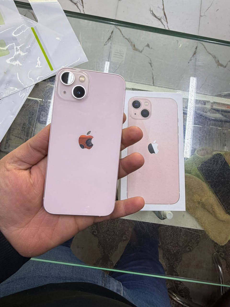 ايفون 13 عادي المميز الوردي
دبل خطين شرق اوسط بطارية 89 
ذاكرة 128 وملحقاته كاملة نظافته ١٠٠/١٠٠  
((( السعر مناسب ومرتب 💙 )))
وشعندك للبيع او مرواس او تشتري كلشي نستقبل راسلني عالخاص عنواني النجف 
*********** رقمي هذا للاستفسار
