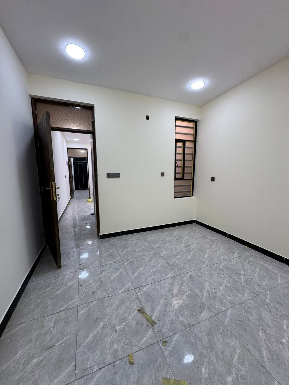 مكتب الزبيدي للعقار🏠🏠
للبيع مشتمل مساحة ٥٥ متر حديث 
📍العنوان حي القاهرة قرب الخط السريع داخل فرع 
يحتوي على طرمة وصالة ومطبخ وخدمات وغرفة نوم
والطابق الثاني يحتوي على غرفتين نوم وخدمات والثالث بيتونة وسطحين
للاستفسار اكثر مراجعة مكتب الزبيدي للعقار
📍عنوان المكتب حي القاهرة بظهر تانكي المي مقابل جامع المثنى
 او الاتصال على:
***********
