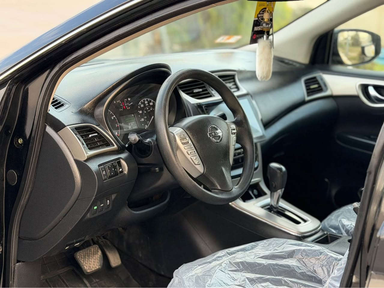 نيسان سينترا موديل 2015 امريكي

                                                     سعر88$ مجال قليل

سنوية رقم هزه جديد لحد 2029 شرط تحويل غرامات
گير محرك بشرط مامفتوح   ماشي 150km
سيارا بس بنيد صبغ بدون دواخل بدون ضرر  مكانين بارد قليل

مكاني كركوك 
رقم موبايل *********** كركوك, العراق
