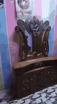 غرفة صاج نضيفة كامله 
وسعرها 750 بيها مجال 
شراي تصال أو راسل رقم ***********
