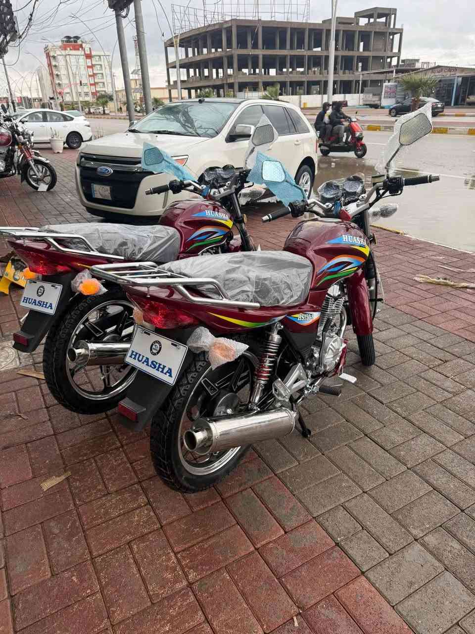 🚀 الجديد وصل! عروض قوية على دراجات هيوشا (HUASHA) 🔥
تبحث عن التميز والأداء؟ لا تفوت هذه الفرصة! وفرنا لك الآن دراجات هيوشا الجديدة كلياً، تجمع بين القوة، الأناقة، والاقتصاد.

✅ المواصفات الأساسية:
• 🏍️ محرك 150cc قوي وأداء متميز.
• 🎨 تصميم عصري وانسيابي (باللون الأحمر الملكي الجذاب كما في الصور)، مع لمسات كرومية أنيقة.
• 💡 إضاءة LED أمامية قوية وعصرية (كما يظهر بوضوح في image_2.png)، لرؤية أفضل ومظهر أجمل.
• ⚖️ إطارات مضلعة لثبات ممتاز على مختلف الطرق (image_2.png)، مع ممتصات صدمات (شوتات) خلفية لراحة القيادة (image_3.png).
• 🛡️ مسند أمتعة خلفي متين (راكب خلفي) كمعيار قياسي (image_3.png).

✅ عروض القسط:
• 💳 احصل عليها الآن بقسط يبدأ من 125,000 دينار فقط! 

📍 زورونا الآن في موقعنا:
الرمادي – التأميم – شارع النخيل – مقابل محطة النخيل


**إذا كنت صاحب هذا الإعلان وتريد حذفه لأي سبب، رجاءا أرسل رسالة إلى الدعم الفني**