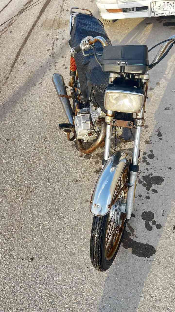 دراجه ايراني ادوات مكفوله من السرقه وبيها رقم شاصي يعني ما تنكض كهربائيات كامله بس جيب باتري وشد كابريته رابيدو شد جديد دراجه هندر واحد تشتغل كهربائيات لايت امامي وبك لايت وعينه وسويج شغال الدراجه كلشي ما ناقصها بس ترتيبات بسيطه ماتكلف السعر 175 وبيها مجال
قليل
***********
