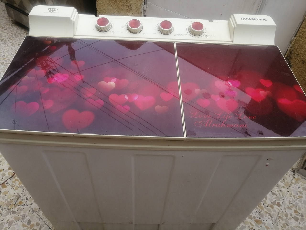 غسالة نوع رويل الرحماني حجم ١٤ كيلو شرط الشغل غسل وتنشيف ٦٥ الف العنوان البصرة الحيانية الشراي يتصل ***********
