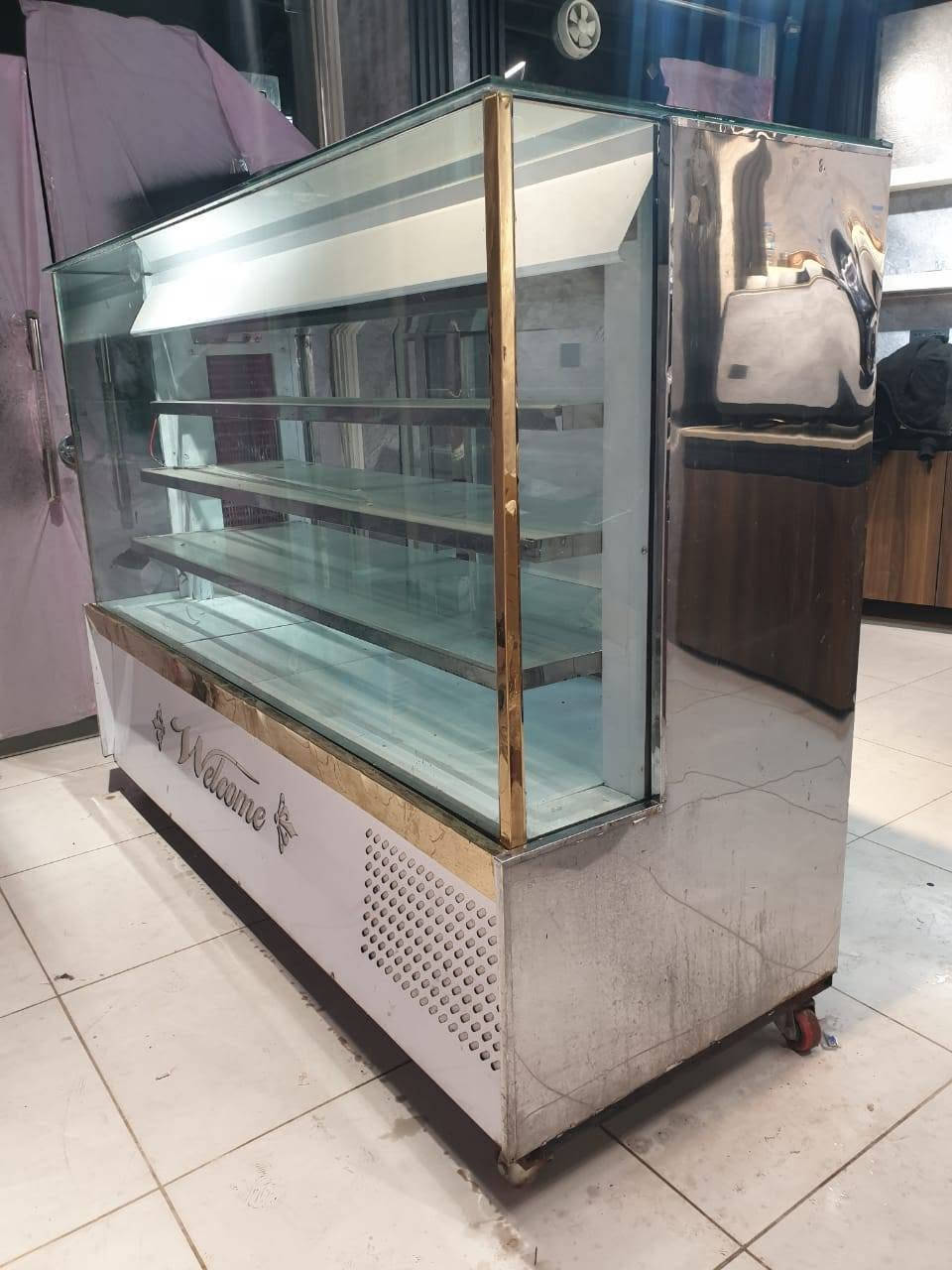عارضة حلويات للبيع وتصلح لمحل اجبان والبان الطول 2 متر وارتفاع 1.5 متر وعمق 75 سم استخدام قليل جدا ونظيفة مثل ما بالصور
رقم التواصل ويوجد واتس
*********** 
عارضة حلويات للبيع وتصلح لمحل اجبان والبان الطول 2 متر وارتفاع 1.5 متر وعمق 75 سم استخدام قليل جدا ونظيفة مثل ما بالصور
