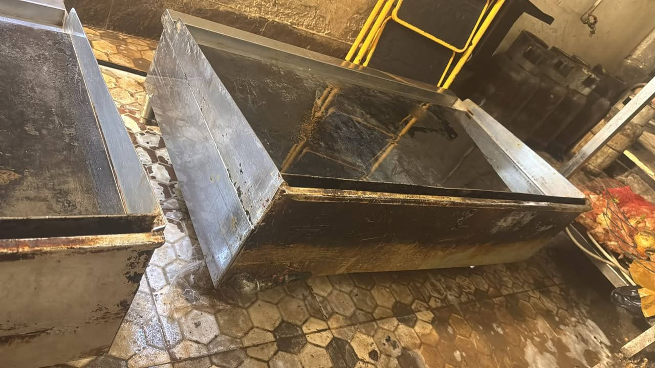 گرل عدد 2 للبيع شغال محتاج تنضيف قياس 110
بالكراده السعر 750 ثنينهم 

***********
