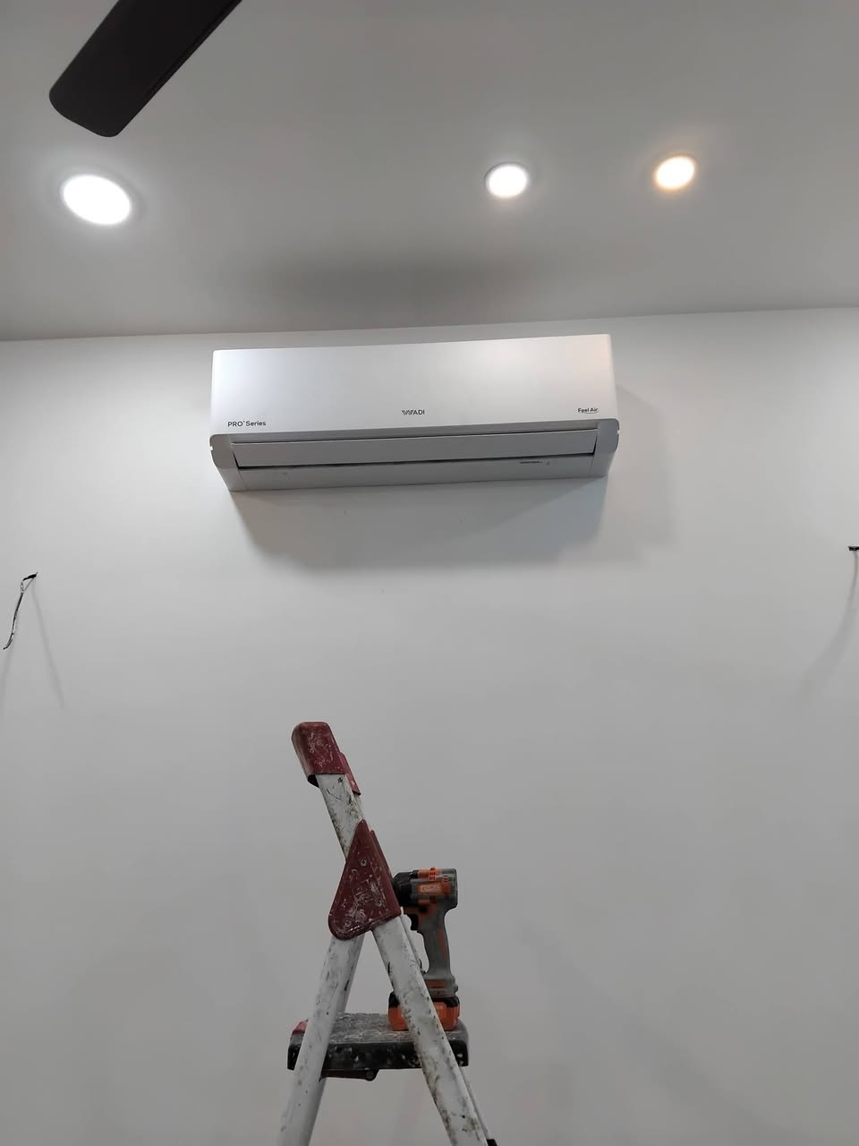 (سبلت WADI جداري):
​لأن راحتكم تهمنا.. تنصيبنا غير! ❄️🛠️
​تم إنجاز عمل جديد بتنصيب سبلت (WADI) 
جداري بكل دقة، ونظافة، وبترتيب احترافي للأنابيب والأسلاك. 👌💯في منطقه حي التراث 
📞 للحجز والاستفسار: ***********
​دقة بالعمل وسرعة بالإنجاز.. بانتظار اتصالاتكم! 💪✨
