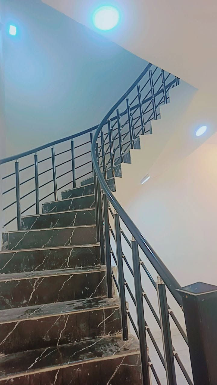 الدار للبيع... 
طابو ملك صرف . موقع تجاري
المساحه ١٢٥ متر طابقين. بناء ٢٠٢٦
٤غرف نوم. مطبخ عدد ٢.مجموعه صحيه عدد٣.ستقبال.صاله 
الموقع. الاحديد حي الاملاك الشارع العام 
للاستفسار ***********
