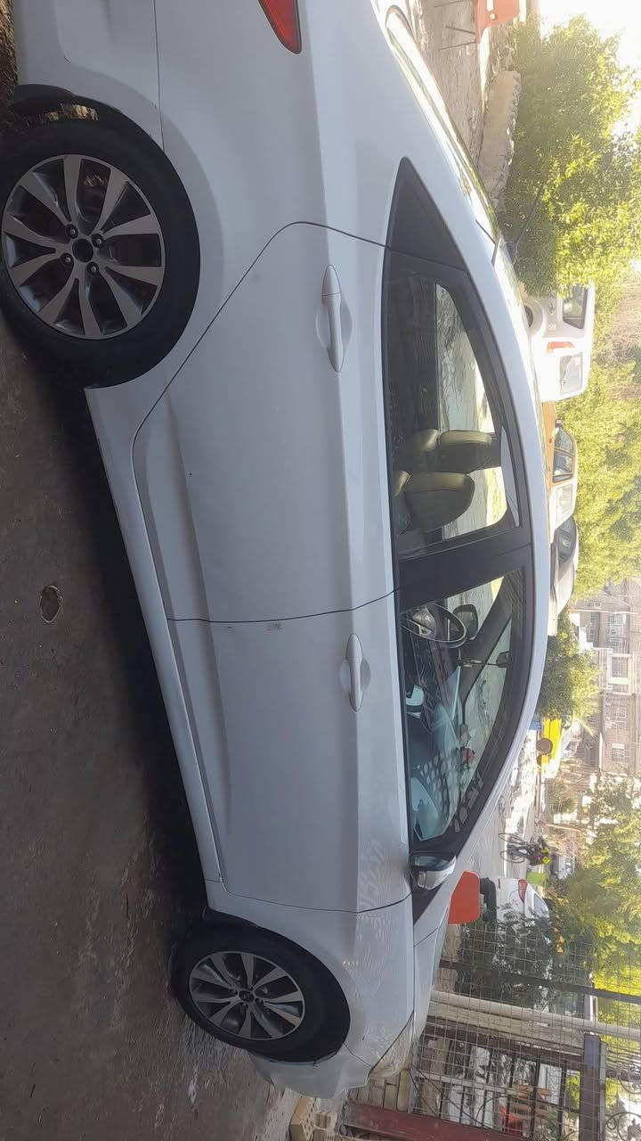 اكسنت  خليجي 2018 
محرك 1600 دوش دبل قطرتين 
بعده زيرو ماشيه 80 
كير محرك مكفول بلو 
تبريد تدفئه مكفول
5 ويل كب شاشه كامره فتحه 
سياره باسمي تحويل ثاني يوم 
رقم انكليزي بغداد مكاني بغداد
هزه جديده 
بيه بارد قليل بالبابين العكس السايق 
وجاملغ السايق والبنيد صبغ 
سعر 110 وبيهه مجال
 
***********
