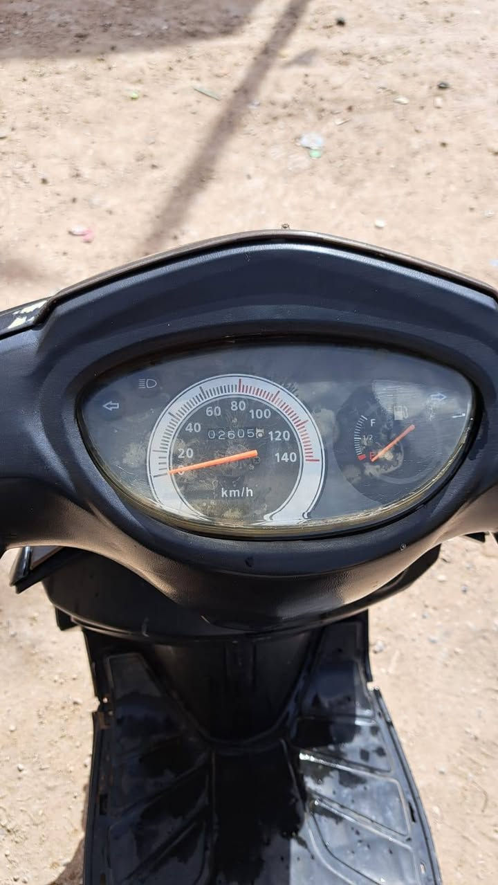 السلام عليكم دراجه سكنس للبيع كلاجات رياضي صالنصه بها اكزوز بوشه 55 سلف 55 شلعه معدل تشك الكاع كهربائيات كلها شغله قيم بما يرضى الله وخذ هذا رقمي ***********
