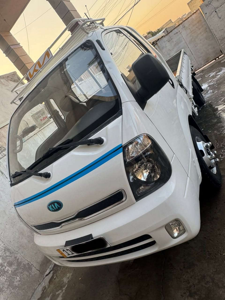 السلام عليكم للبيع او مراوس
كيا بنگو  فحل 4000 مفتوح 
موديل 2018 
السيارة كاملة وجاهزة 
من كلشي 
رقم بغداد الانكليزي هزة جديدة
  كير ومحرك واكسل كشر كفالة 
بيها صبغ شبر الربع خلفي باب الصدر فقط
السعر145 بي مجال 
الاستفسار الاتصال
‏‭0770 374 6611‬
