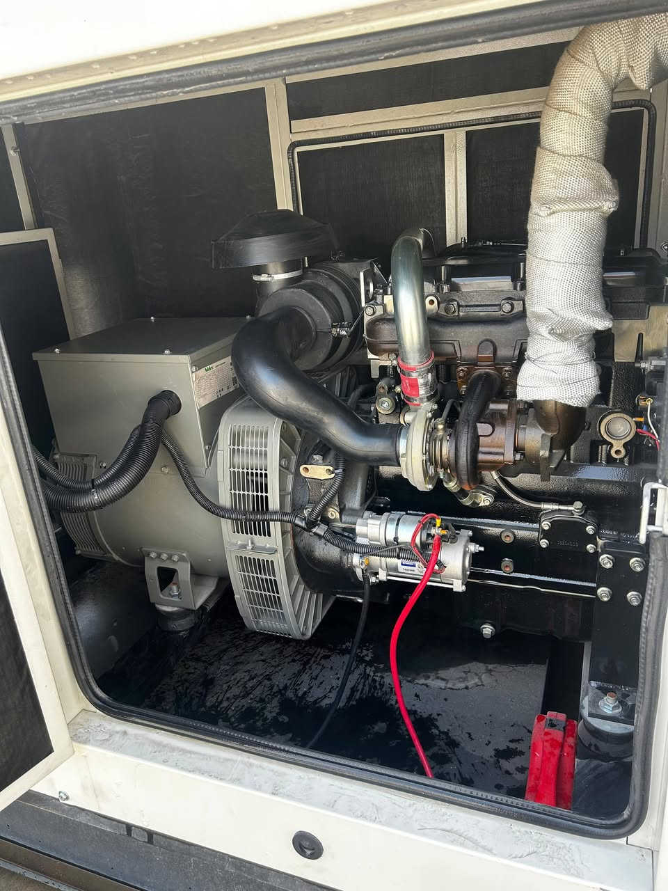 🌟 صباح الخير زبائننا الكرام 🌟
شركة الصقال لتجارة وصناعة المولدات تعلن عن وصول مولدات 88 KVA بمواصفات عالية وجودة مضمونة 💪

🔹 محرك Perkins (صناعة بريطانية 🇬🇧)
🔹 رأس توليد Leroy Somer (صناعة فرنسية 🇫🇷)
🔹 كارت تحكم DSE (بريطاني 🇬🇧)
🔹 كاتم لبناني عالي الجودة، مناسب للأجواء العراقية ويتحمل الظروف القاسية 🇱🇧

✨ أداء قوي + تشغيل مستقر + عمر طويل

🎁 وهدية خاصة لفترة محدودة مع كل مولدة!
💰 أسعار منافسة جداً ومناسبة للجملة والمفرد

🛠️ ضمان سنة أو 1000 ساعة تشغيل (أيهم أسبق)
🛠️ خدمات صيانة متوفرة + قطع غيار وزيوت أصلية

🚚 النقل والنصب داخل بغداد مجاني

📞 للاستفسار والحجز:
***********
أو مراسلتنا على الصفحة مباشرة

🔥 لا تفوّت الفرصة… العدد محدود 🔥
