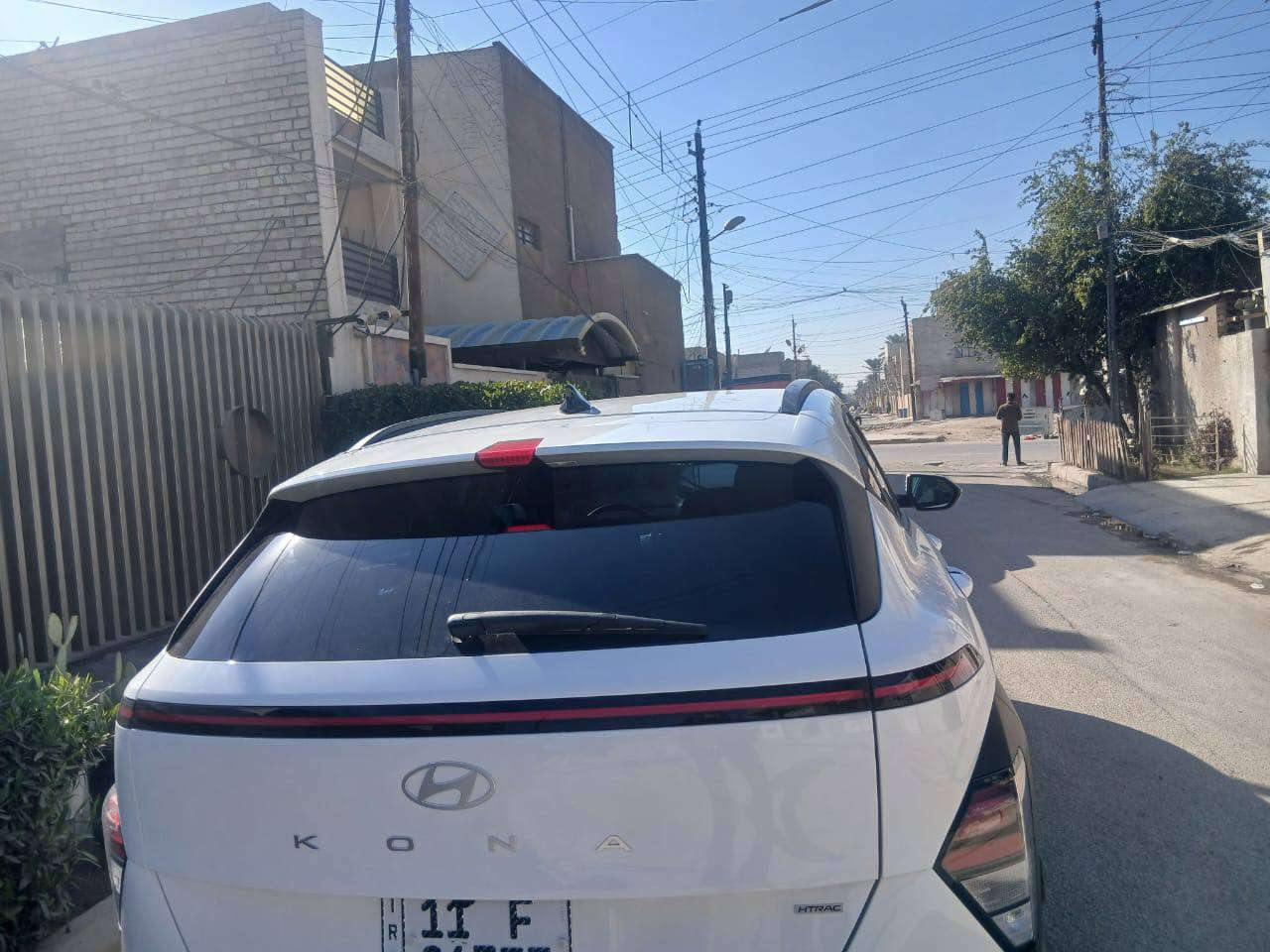 للبيع هونداي كونا موديل 25 وارد امريكي فول مواصفات ماعدا الفتحة.
ترقيم جديد بغداد الدولي باسمي تحويل مباشر .
((حادثها يوجد طختين بسيطات بالبونيد وبالباب مال السائق تكحيلات ورشه صبغ بسيط بداية التكمة ع كد شبر فقط (بدون دواخل شواصي لغود مكفولة)) 
حجر رادار بلادي شرط ع الفحص.
مواصفاته :
بصمة تشغيل وبصمة فتح أبواب وتشغيل عن بعد.
محرك ((2000)) دوش المرغوب ماشيا شي قليل ((5000)) مايل اخت الزيرو .
رادارت أمامي وخلفي وجانبي.
شاشة تاب كبيرة متصلة تدعم كار بلي.
كيجات ديجيتال.
تبريد قطعتين.
كرسي كهرباء كشن مخمل .
ويلكب كروم 4*4 فور ويل. 
سايد بريك بصمة.
تبريد بيانو .
فول تحكم استيرن.
لد أمامي وخلفي .
لايتات مالتهة البلادية زنون.
وباقي المواصفات معروفة.
((السيارة نظيفة وجديدة بمعنى الكلمة ومكفولة من كلشي ماعدا حادثها شرط ع الفحص وين ميعجبك تفحص)).
مكان السيارة بغداد الدورة السعر ب ((165)) وبيه مجال بسيط.
للاستفسار الاتصال على الرقم التالي 
*********** راسلني إدزلك صور الحادث عن واتساب
