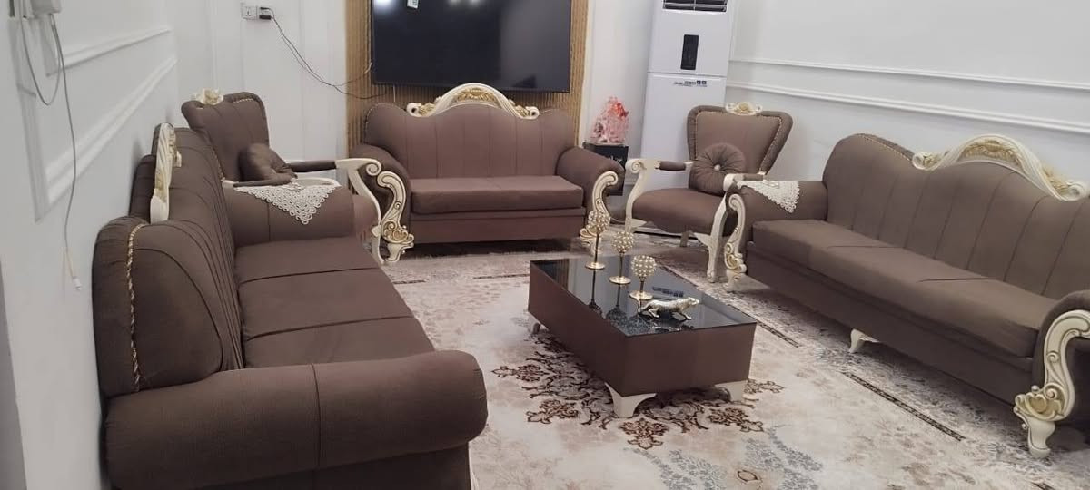 معرض و معمل البيت  
💙 قنفات مودرن … فخامة تحچي بذوقك! 💙
عنوانه السماوة 👍
خلي صالتك تحچي أناقة ✨
تفصيل دقيق بخامات عالية الجودة 👌

يوجد لدينا عمل التخم🛋️ والدواوين والجلسات العربيه الخشب 
وايضن نشتغل المستعمل انجدده  🛋️ وانشتغل جرابي ورفوف انتيكه وكافه انواع النجاره
🔹 الخشب: روسي جام مناصف — متين ومضمون ✅
🔹 البلوك: أصلي سماكة 18 ملم — قوة وثبات لسنين 💪
🔹 الأسفنج: مميز درجة أولى 8سم — راحة ما تتكرر 💤
🔹 القماش: ناعم الملمس، خامة فاخرة تختارها بنفسك 🎨

كل قطعة تتفصّل على ذوقك لتكملك بيتك بأناقة ما تنمل منها 💫

💎 تفصيلك يحچي ذوقك… وقعدتك تحچي فخامة 💎
📍السماوة منطقة 36 شارع الصداقه مجاور افران ألسراي 
📞 ***********
🚚 توصيل داخل المحافظة
