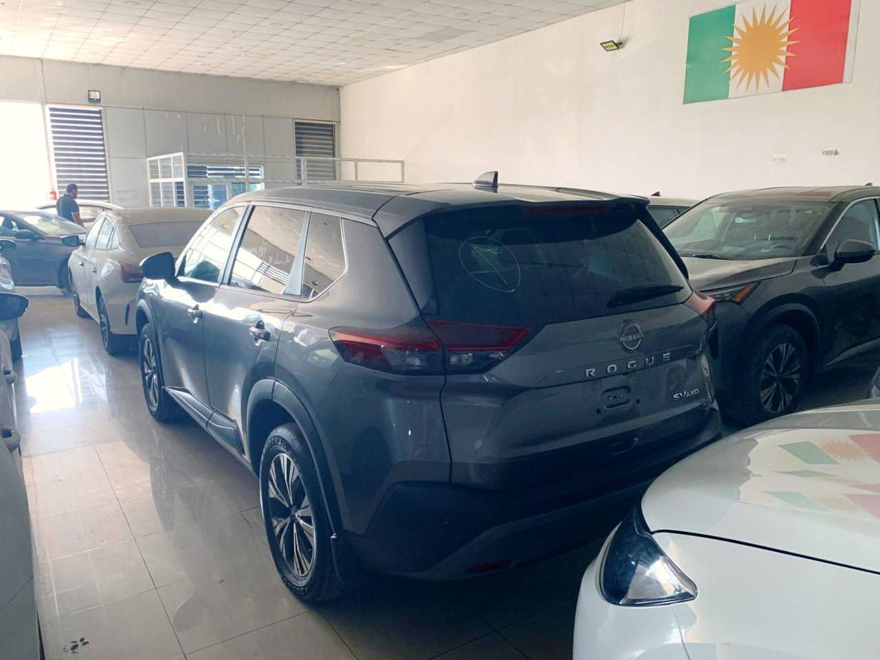 نيسان روج Sv AWD 
موديل 2023
لون نفطي
ماشية 43
مواصفات 
رادار امامي 
رادار جانبي 
شاشة كبيرة 
كامرة دوارة 
اوتو  ستوب
تحسس خط مسار 
كير طيارة 
سبورت عادي وتماتيك شفتات في ستيرن
محرك 3 بستن اقتصادي
تشغيل عن بعد
لايتات لد نهاري زنون
ويل 19 بلادي
تبريد قطعتين 
صور الضرر مرفق
ايرباك سليم ابشرط
الرقم كاتي اربيل 
السعر  141 ومجال
للاستفسار مراجعة الصفحة 
او الاتصال بالرقم 
*********** واتساب
