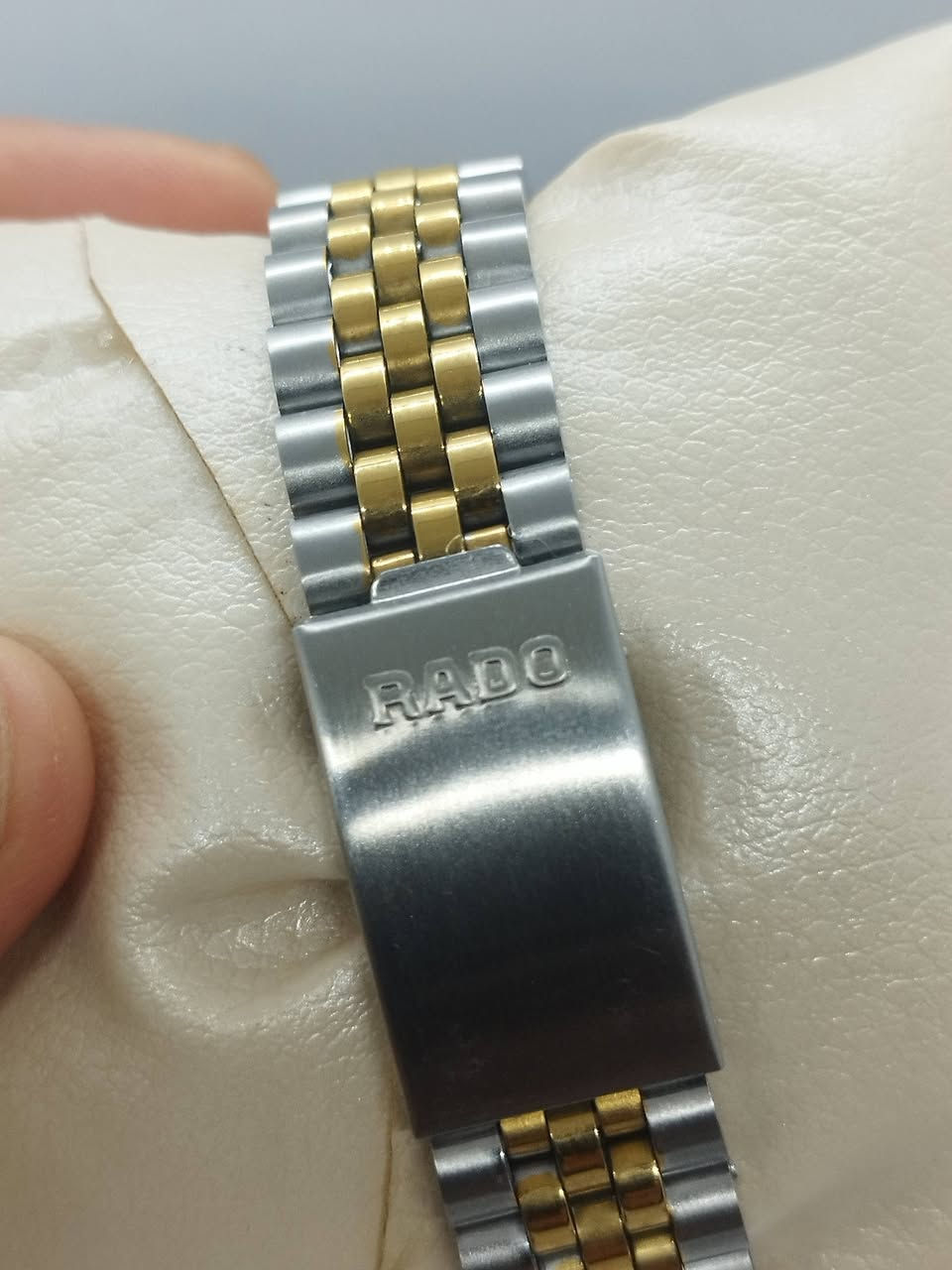 السلام عليكم 
مزاد اعلى سعر ابيع يحق الرجوع اذا لمن تصل الى السعر المطلوب

رادو اوتمايتك سويسري 
لونين ذهبي ستانلس ستيل المينه جوزي فاتح الى الماروني نوادر
نافذه تاريخ يومي واسبوعي القطر 37
دزاين رولكس بلادي نظيفه جدا 
مع العلبة الرادو الاصليه


**إذا كنت صاحب هذا الإعلان وتريد حذفه لأي سبب، رجاءا أرسل رسالة إلى الدعم الفني**