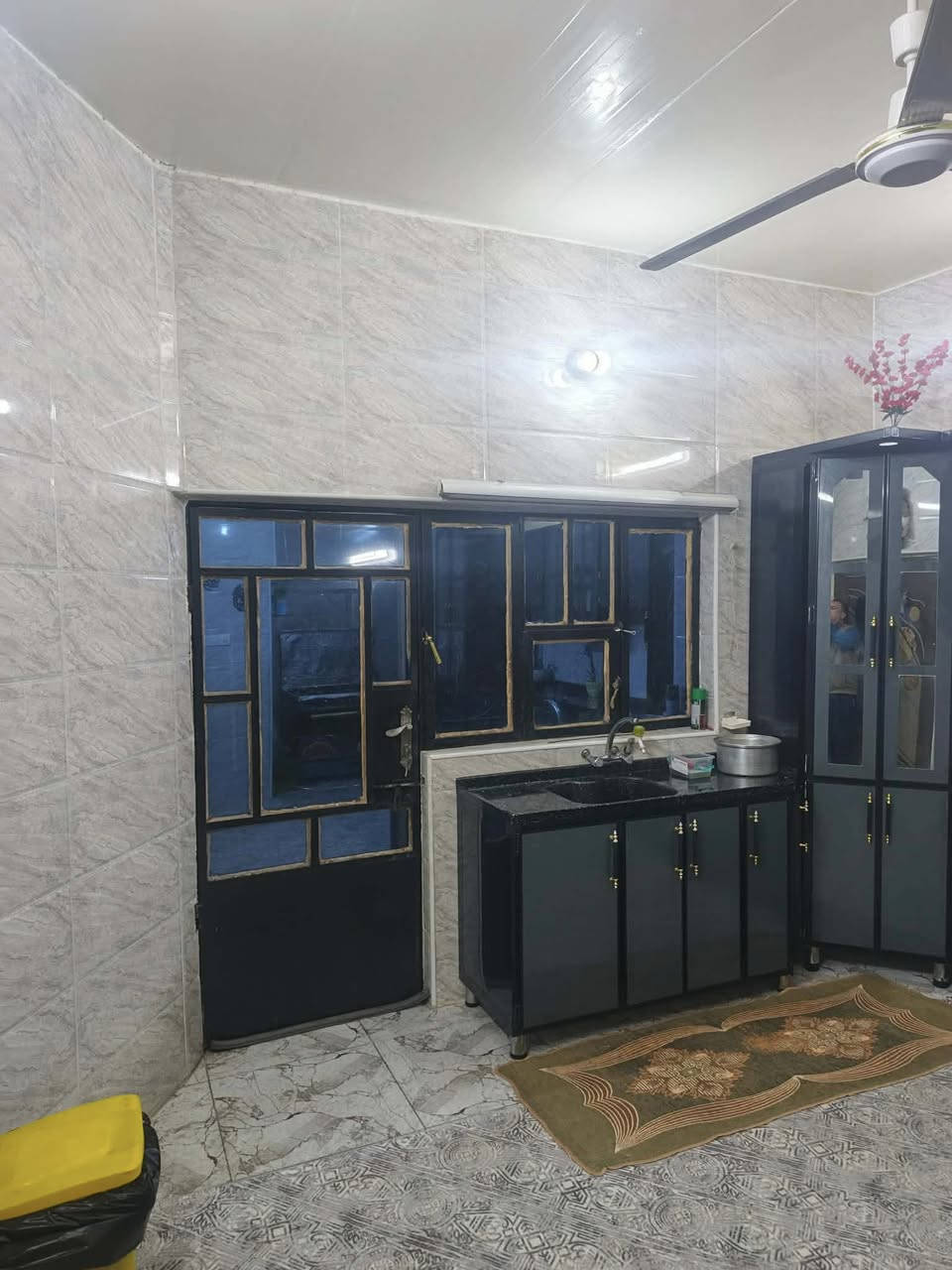 السلام عليكم يوجد بيت للبيع علما البيت سقف سندويج بس مرتب كلش ونظيف وجاهز للسكن يحتوي على اثاث كامل مساحه الارض 350 والبناء 160 زراعي سند 25 كامل خدمات تبليط وكهرباء مولد ذهبي حكومي مو اهلي العنوان هوررجب العدوانيه قرب النائب زيتون الدليمي/ ويوجد قطع وبيوت عدد 3 للبيع للاستفسار الاتصال على الرقم *********** يوجد واتساب
