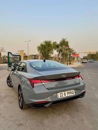 النترا2023 لون سمنتي مميز محرك 2000 دوش  مواصفات   بصمه   تشغيل عن بعد...